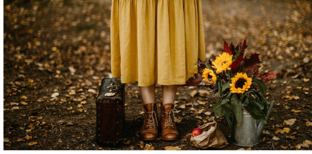 żółta sukienka z butami